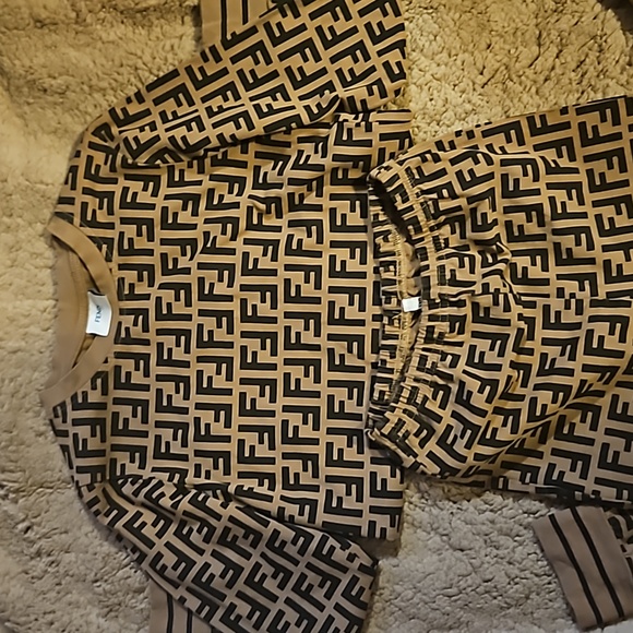 Fendi kids jogging suit  authentic - Picture 2 of 5